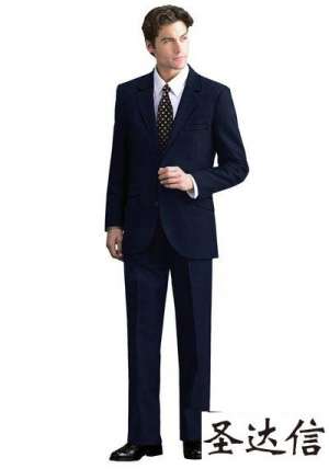 保持整潔是男士們穿好定制西服很重要的一個環節。